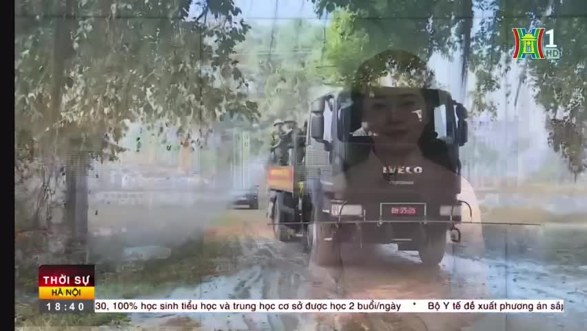 Huy động phương tiện đặc chủng của Lữ đoàn 86/Binh chủng hoá học phun khử khuẩn, phòng chống dịch bệnh trên địa bàn xã Trung Giã.