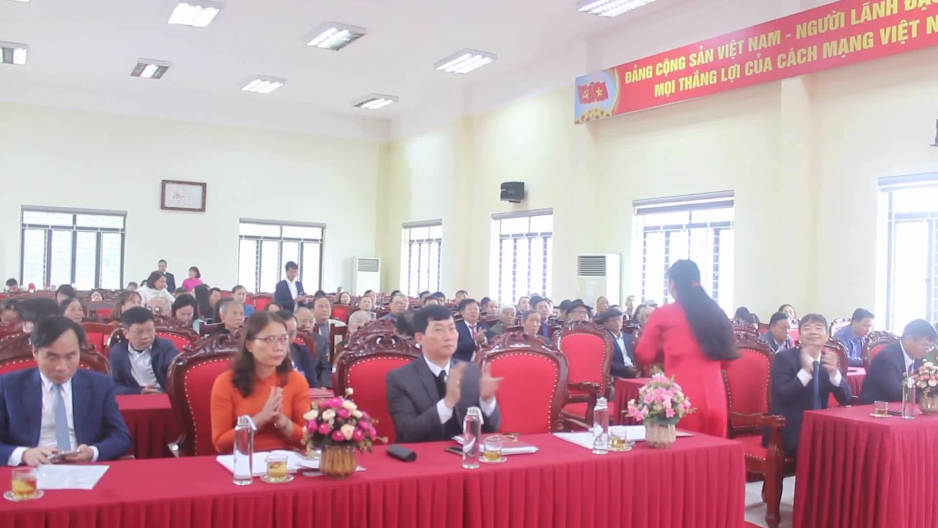 

Đảng ủy xã Hòa Phú: Hội nghị Lễ trao Huy hiệu Đảng đợt 7/11/2025