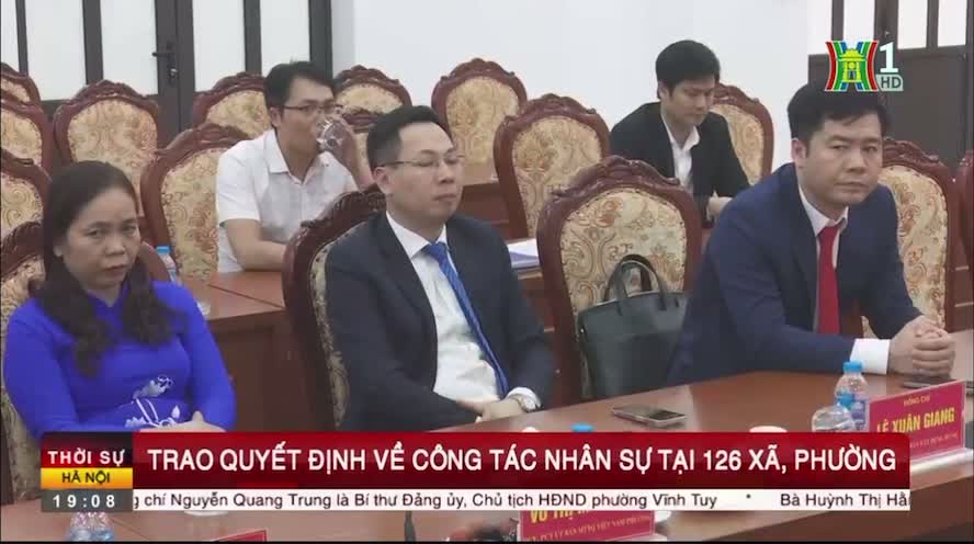 Trao quyết định về công tác nhân sự của xã Liên Minh