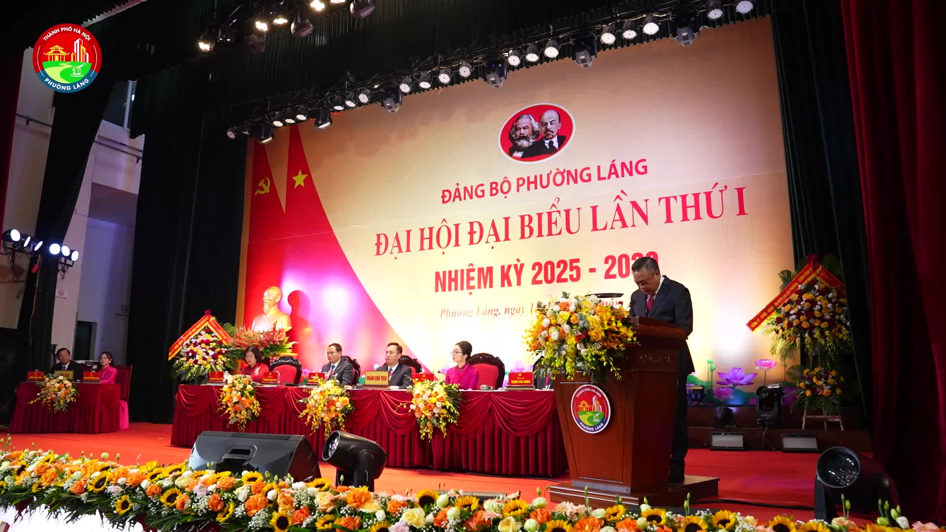 Những thước phim từ phiên làm việc chính thức của Đại hội đại biểu Đảng bộ phường Láng lần thứ I, nhiệm kỳ 2025 – 2030 vẫn còn nguyên sức nóng của bầu không khí trang nghiêm, đoàn kết và tràn đầy quyết tâm ngày hôm qua.
