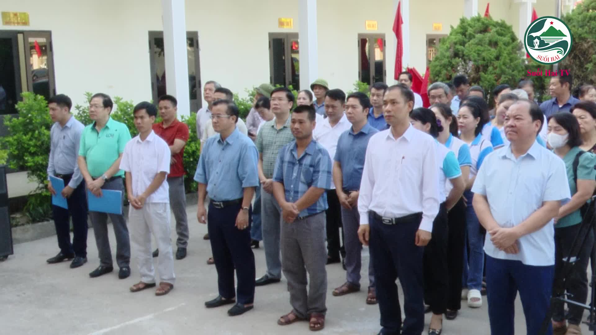 Xã Suối Hai ra quân tổng vệ sinh môi trường, xây dựng quê hương Sáng xanh sạch đẹp chào mừng Đại hội Đảng bộ xã lần thứ I, nhiệm kỳ 2025 -2030
