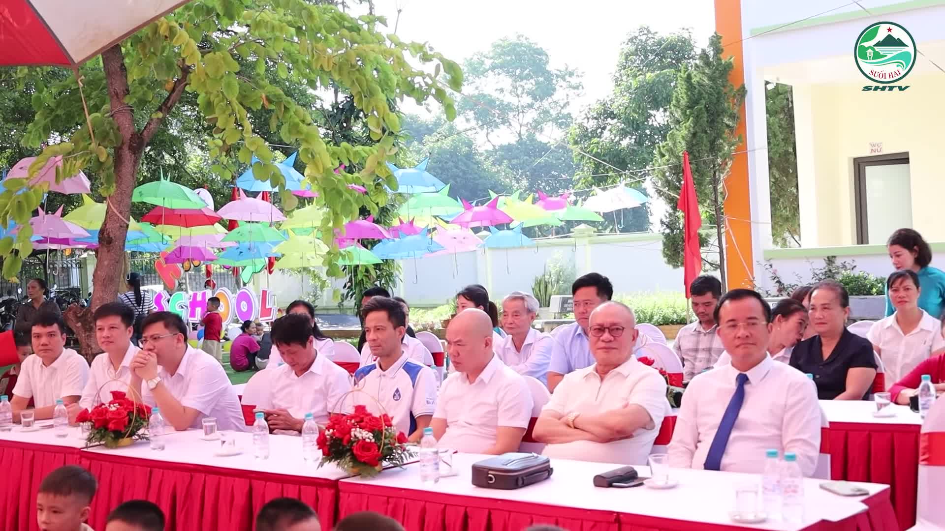 Sáng 5/9, các trường học trong xã Suối Hai hân hoan khai giảng năm học mới 2025-2026 , các đồng chí Lãnh đạo Đảng ủy, HĐND, UBND, ủy ban MTTQ xã đã đến dự, chung vui với học sinh nhiều trường học.