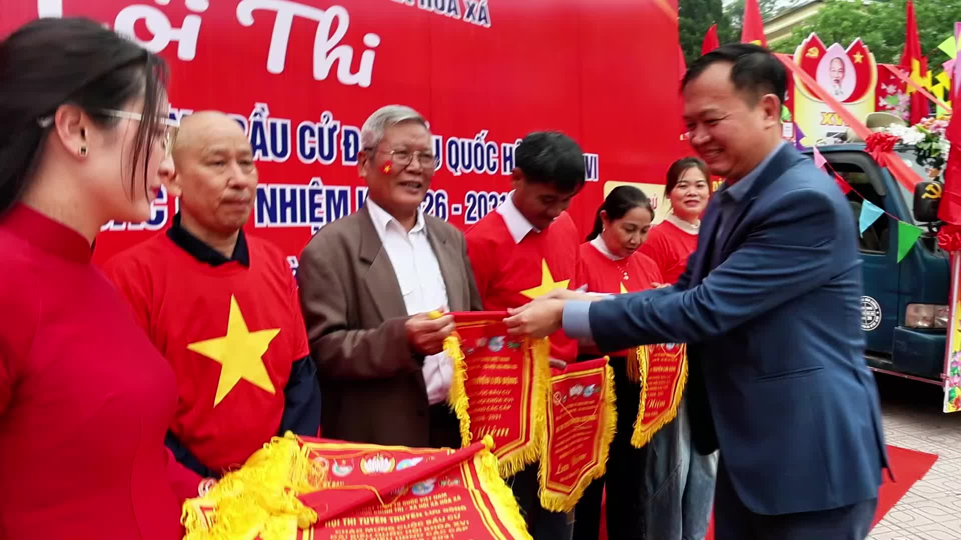 TƯNG BỪNG NGÀY HỘI TUYÊN TRUYỀN BẦU CỬ LƯU ĐỘNG XÃ HÒA XÁ