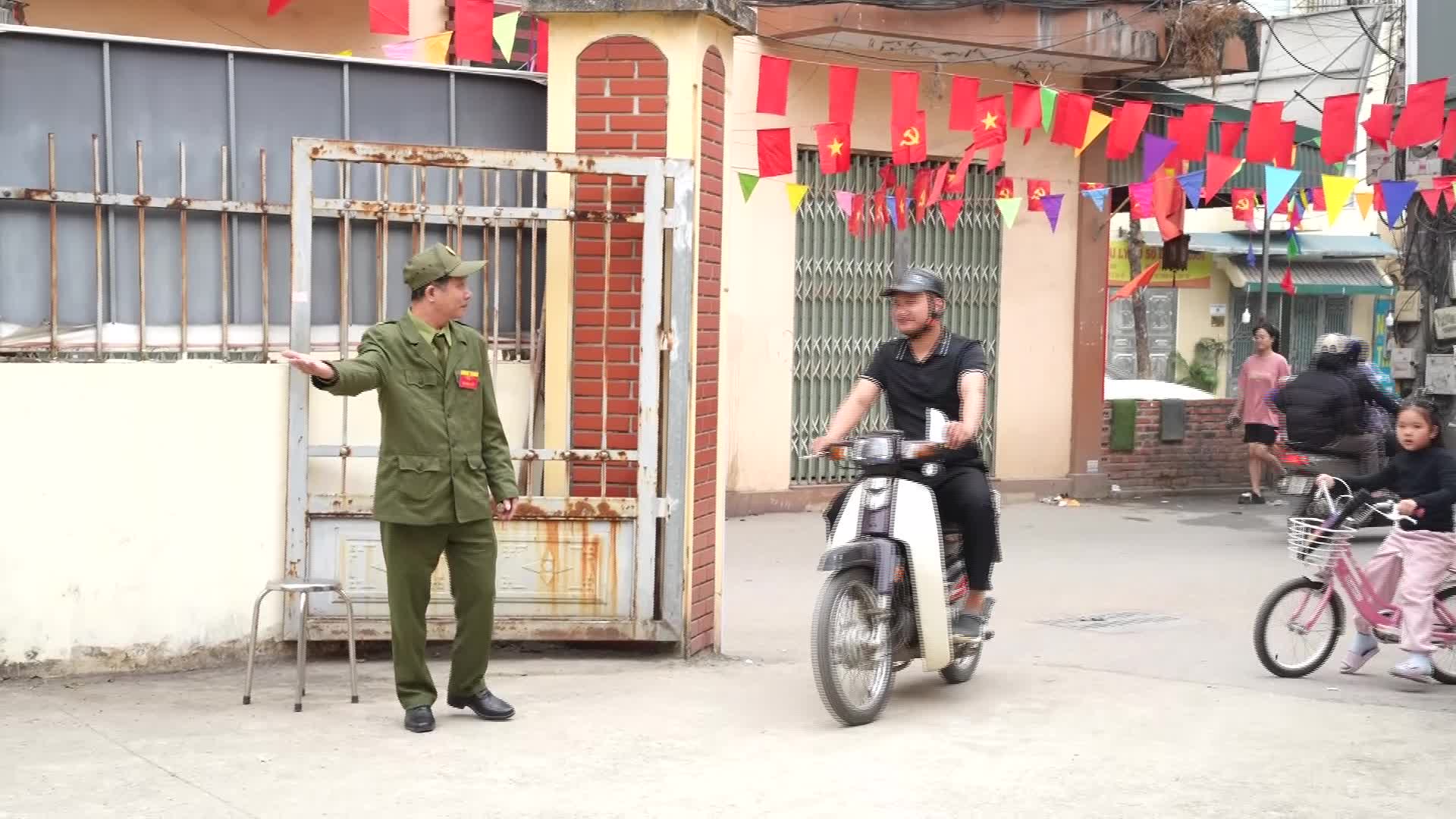 Cử tri phường Yên Nghĩa hân hoan, phấn khởi đi bầu cử Đại biểu Quốc hội khóa XVI và đại biểu HĐND các cấp, nhiệm kỳ 2026- 2031