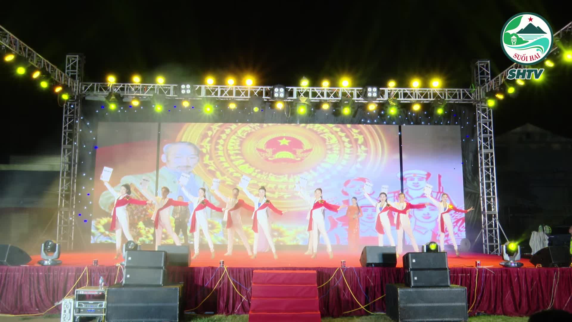 Rực rỡ đêm nghệ thuật chào mừng ngày hội bầu cử tại xã Suối Hai