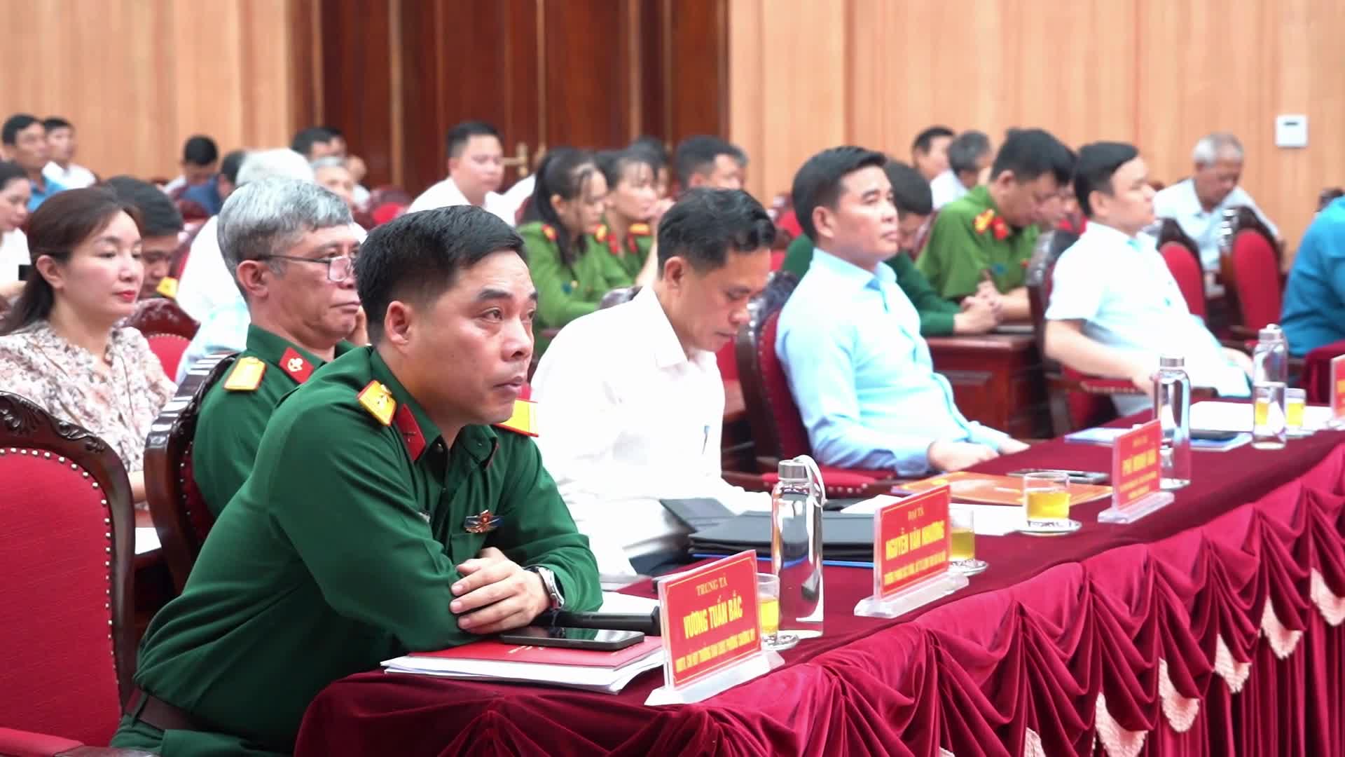 Khen thưởng 6 tập thể và 11 cá nhân có thành tích xuất sắc trong công tác tuyển chọn, gọi công dân nhập ngũ và thực hiện nghĩa vụ tham gia Công an nhân dân năm 2026