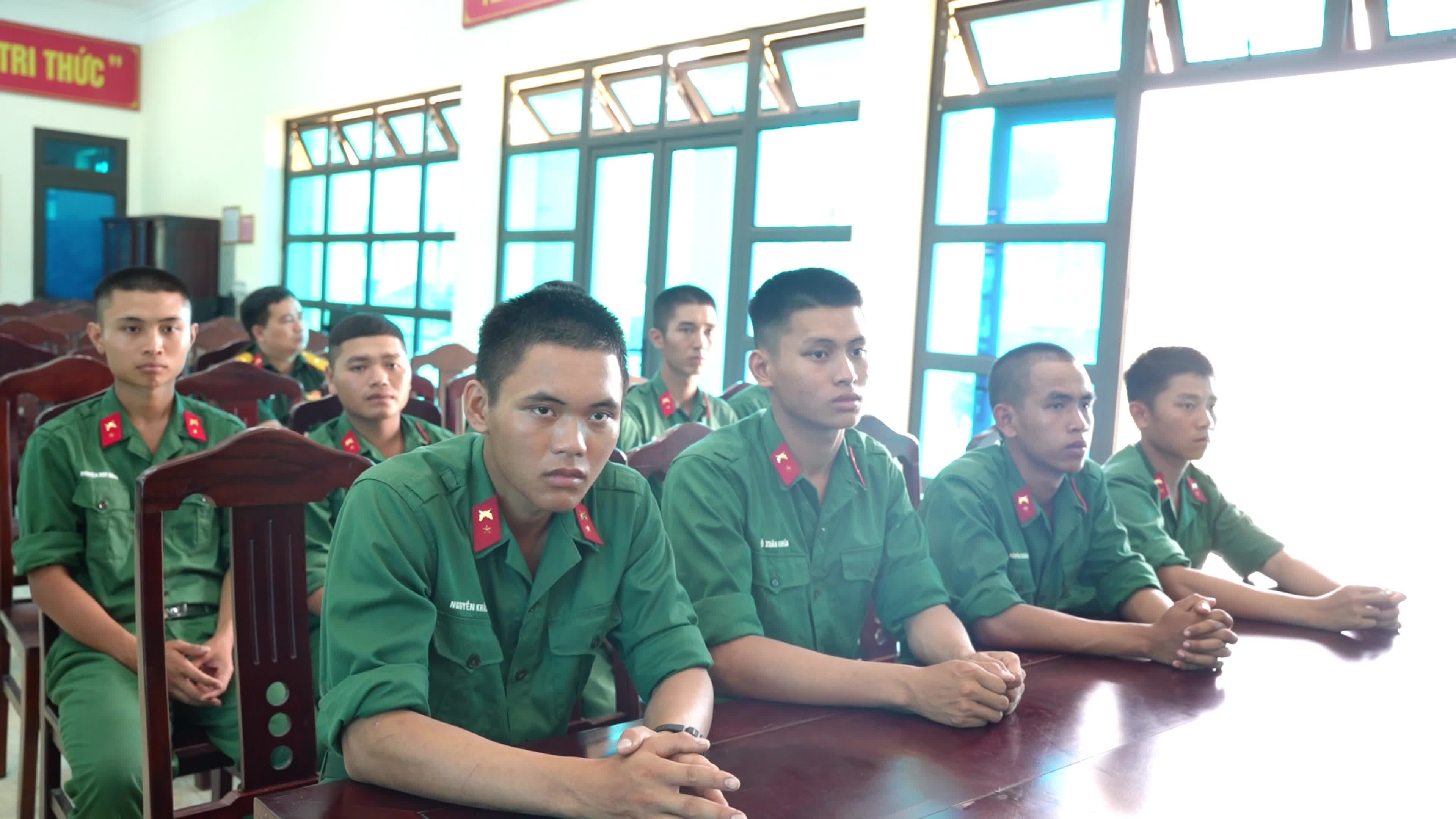 Phường Yên Nghĩa thăm, động viên chiến sĩ mới nhập ngũ năm 2026