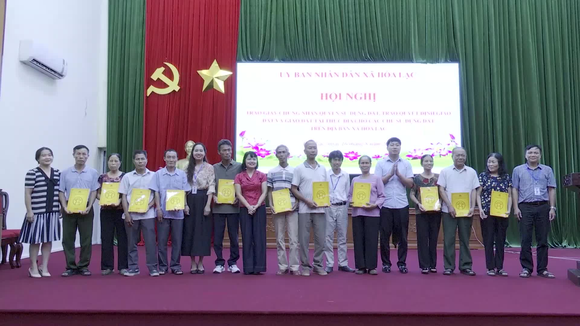 UBND xã Hòa Lạc nghe báo cáo tiến độ đăng ký đất đai, cấp giấy chứng nhận quyền sử dụng đất lần đầu và công tác vệ sinh môi trường trên địa bàn