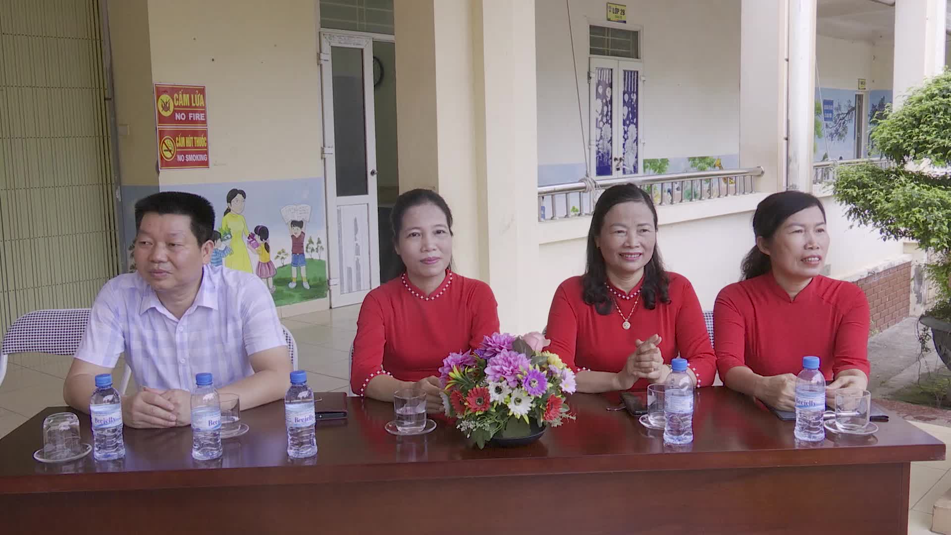 Học sinh lớp mẫu giáo 5 tuổi trường Mầm non Thạch Hòa hào hứng trải nghiệm tại trường Tiểu học Thạch Hòa