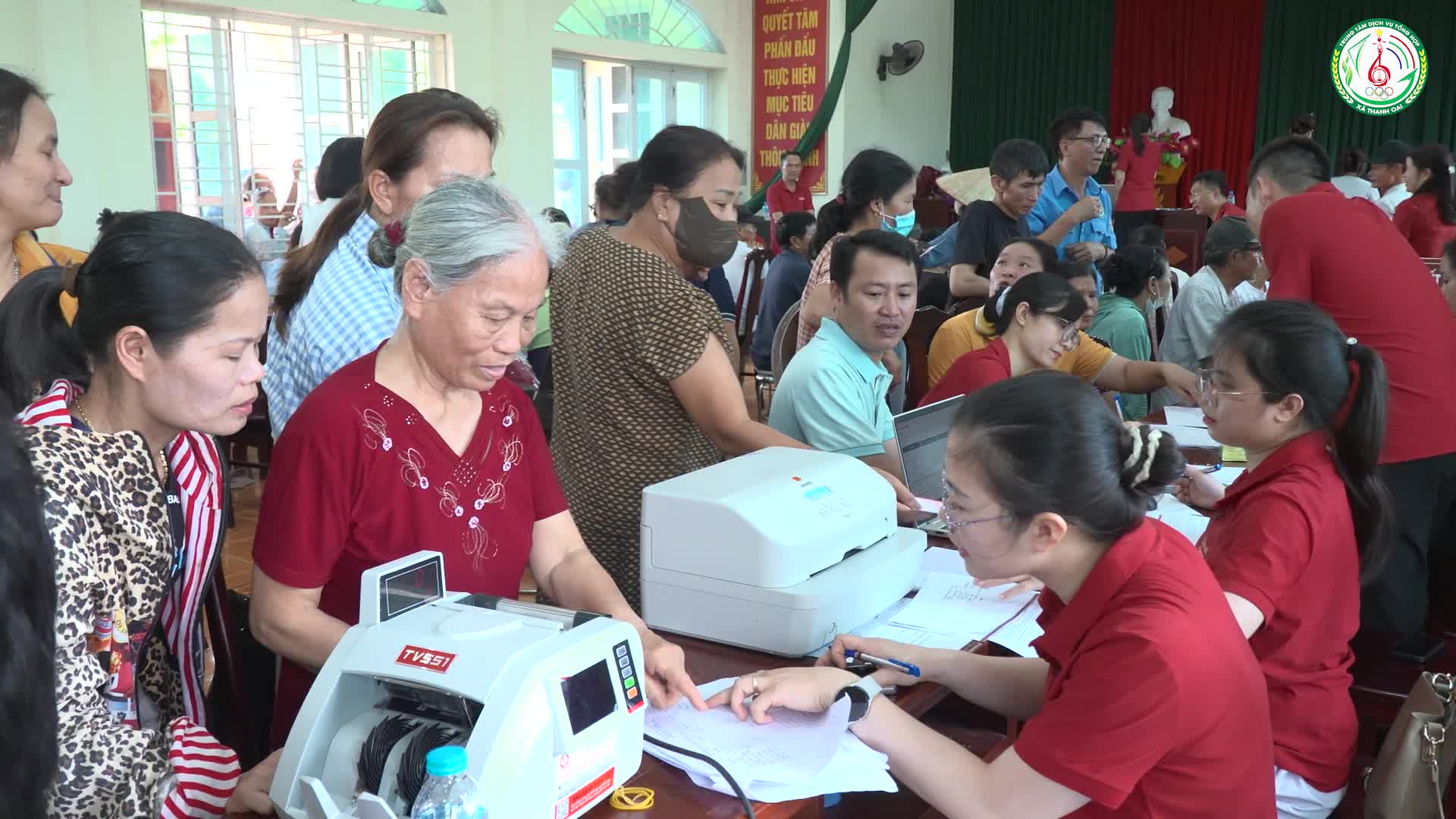 Tổ chức chi trả tiền bồi thường, hỗ trợ giải phóng mặt bằng cho các hộ gia đình, cá nhân có đất bị thu hồi để thực hiện Dự án Khu đô thị thể thao Quốc tế Hà Nội trên địa bàn thôn Kim Châu.