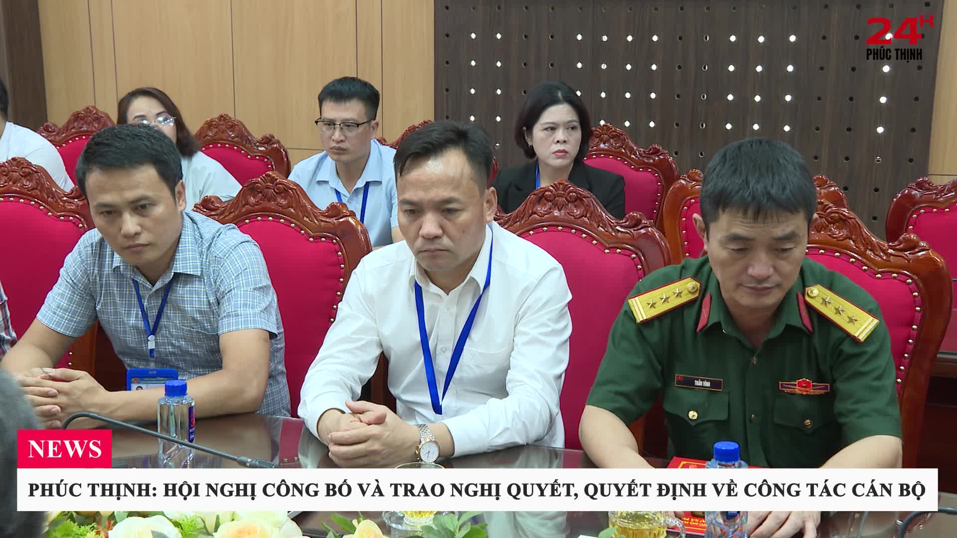 XÃ PHÚC THỊNH TỔ CHỨC HỘI NGHỊ CÔNG BỐ VÀ TRAO NGHỊ QUYẾT, QUYẾT ĐỊNH VỀ CÔNG TÁC CÁN BỘ
