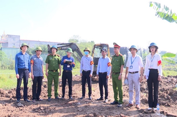 Hoài Đức cưỡng chế thu hồi đất đối với 03 gia đình, cá nhân có đất nông nghiệp nằm trong chỉ giới thu hồi thực hiện dự án Trụ sở làm việc công an xã La Phù- Ảnh 2.