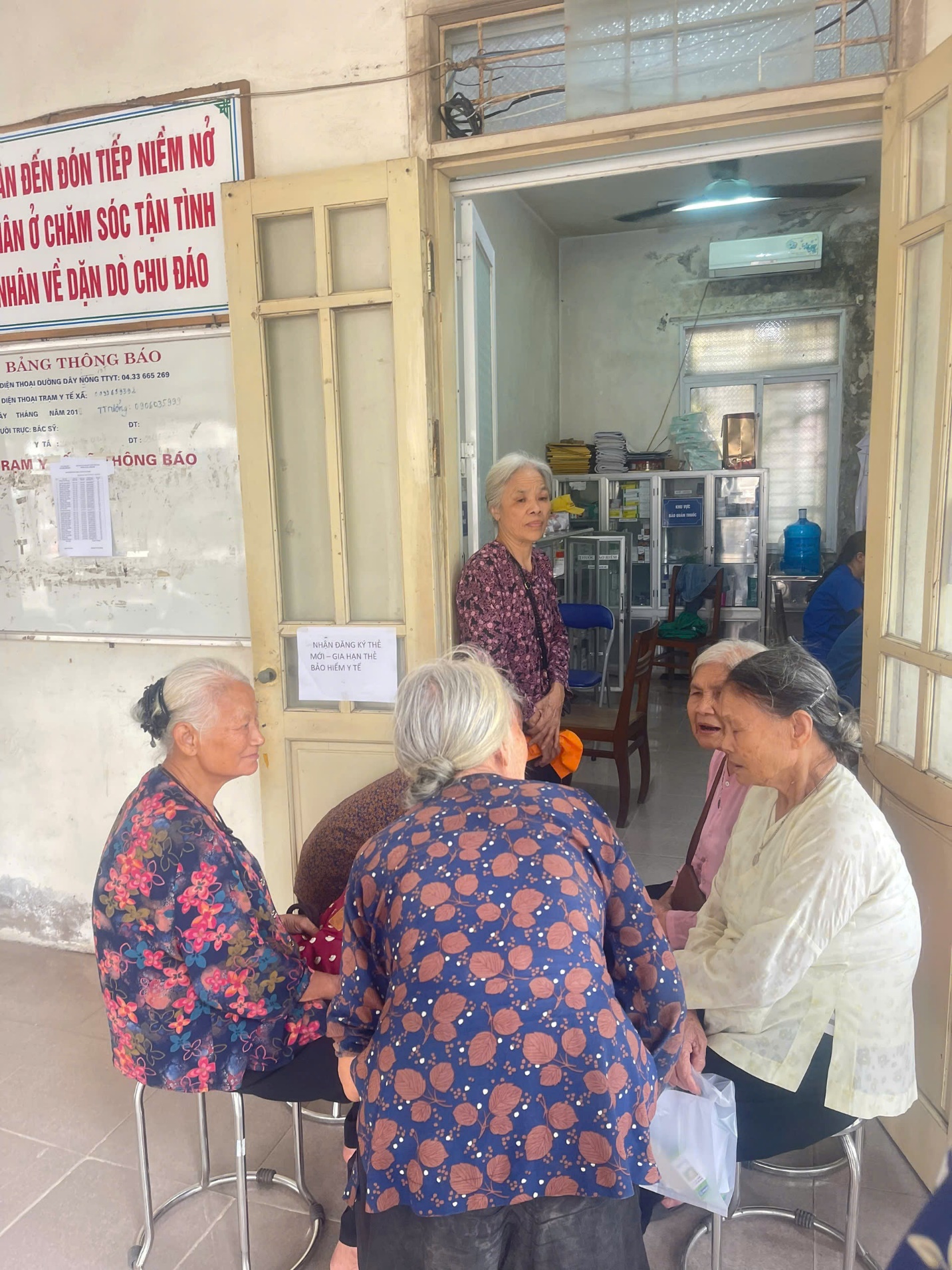 “Triển khai công tác khám và chăm sóc người cao tuổi và người khuyết tật trên địa bàn xã Song Phương đợt 2 năm 2024”- Ảnh 2.