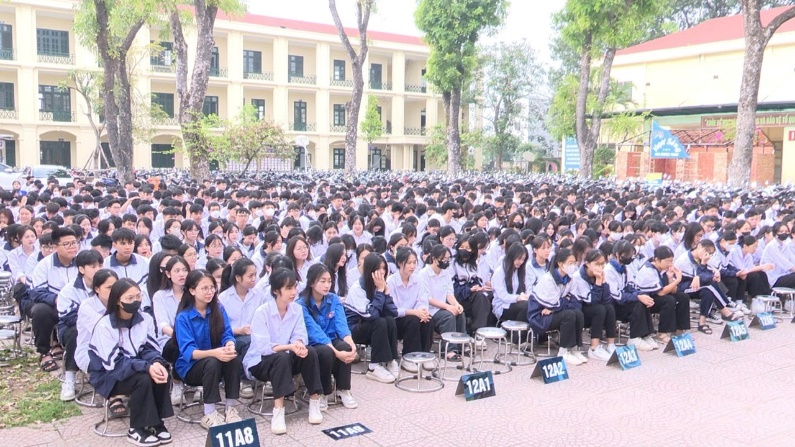 Tuyên truyền, phổ biến pháp luật cho đoàn viên, học sinh trường THPT Hoài Đức B- Ảnh 3.