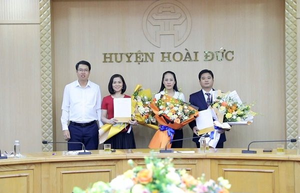 UBND huyện Hoài Đức trao Quyết định bổ nhiệm chức danh lãnh đạo quản lý Trung tâm Y tế huyện- Ảnh 2.