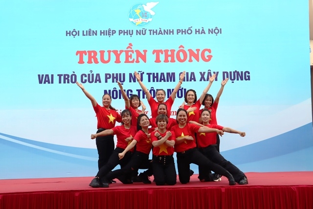 Hội LHPN thành phố: Truyền thông vai trò của phụ nữ trong xây dựng NTM- Ảnh 2.
