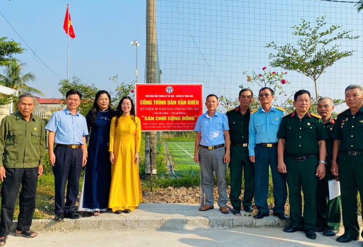 C:\Users\Admin\Desktop\HUYỆN ỦY - UBND HUYỆN\Công trịnh DVK Sân chơi cộng đồng của Hội Cựu chiến binh thôn An Thái, xã Trầm Lộng được gắn biển.jpeg