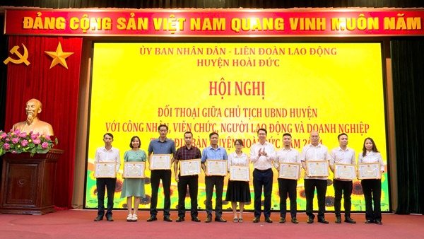 Hội nghị đối thoại thoại giữa Chủ tịch UBND huyện Hoài Đức với công nhân, viên chức, người lao động và doanh nghiệp trên địa bàn năm 2024- Ảnh 9.