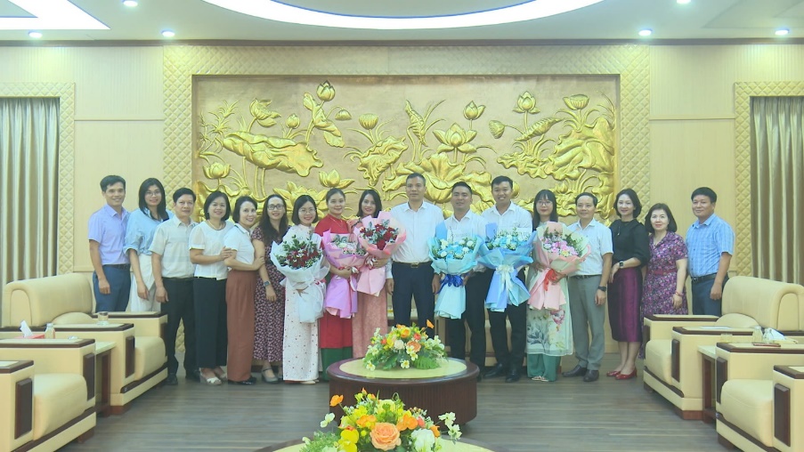 Đồng chí Nguyễn Trung Thuận-UV BTV Huyện ủy, Phó Chủ tịch UBND huyện gặp mặt, động viên các thầy, cô giáo tham gia hội thi giáo viên giỏi thành phố cấp THCS năm học 2024-2025- Ảnh 2.
