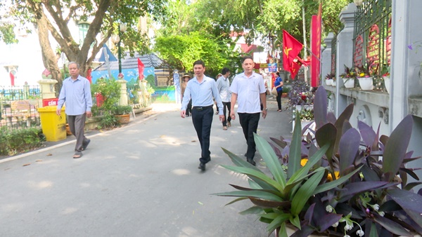 Đoàn kiểm tra số 3 tiến hành kiểm tra cuộc thi “Giữ gìn thôn, tổ dân phố sáng, xanh, sạch, đẹp, an toàn” tại xã Kim Chung, Đức Giang năm 2024- Ảnh 7.