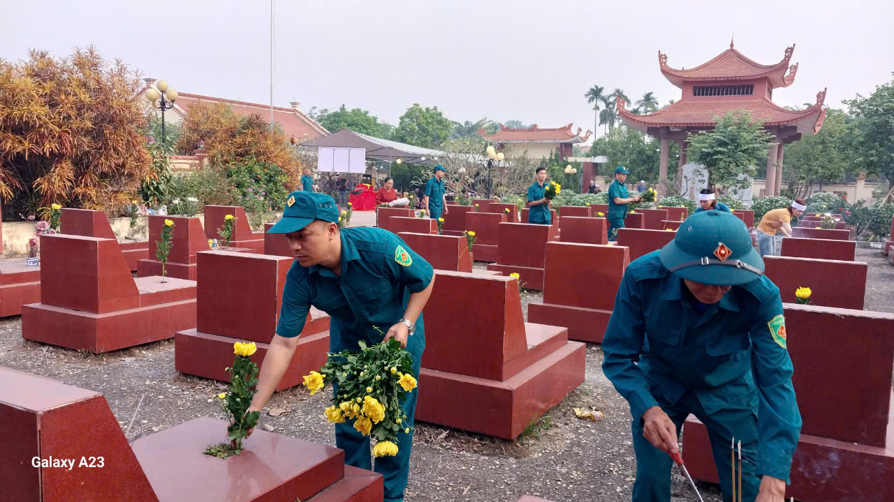 LỄ ĐÓN NHẬN, TRUY ĐIỆU VÀ AN TÁNG ANH HÙNG LIỆT SỸ NGUYỄN ĐỨC MỚI HY SINH TRONG KHÁNG CHIẾN CHỐNG MỸ CỨU NƯỚC- Ảnh 7. D:\tuyên truyền\Ảnh đón LS nguyễn đức mới\6.jpg
