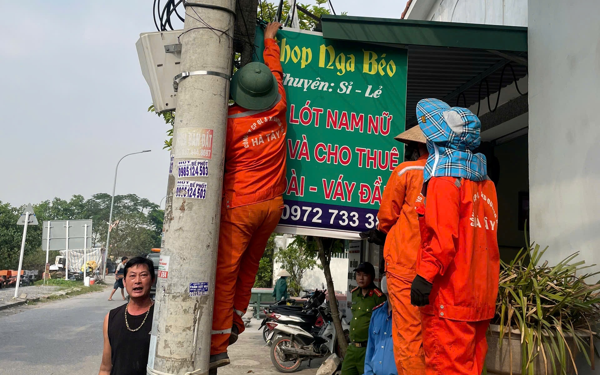 Kiểm tra giải toả các vi phạm về trật tự an toàn giao thông, trật tự đô thị phục vụ Tết Dương lịch 2025
