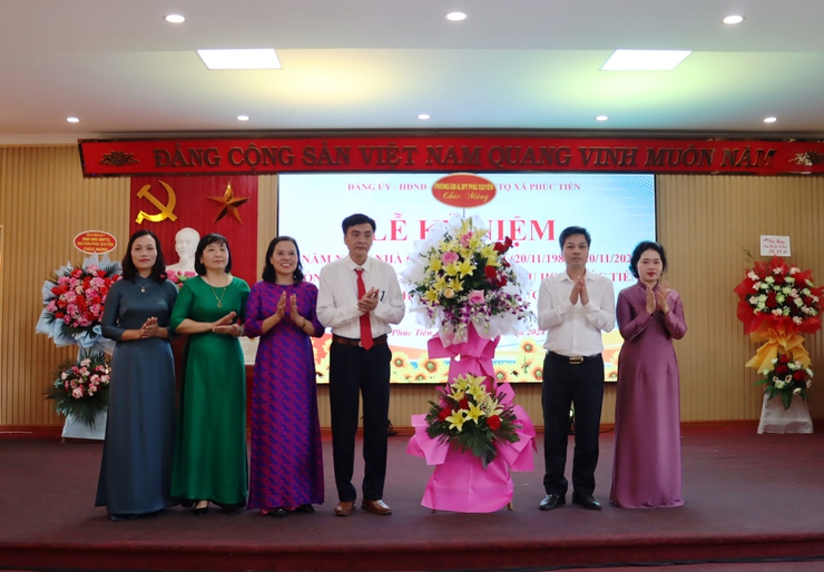 Xã Phúc Tiến tổ chức kỷ niệm 42 năm ngày Nhà giáo Việt Nam và đón Bằng công nhận trường Tiểu học đạt chuẩn Quốc gia mức độ 2.- Ảnh 2.