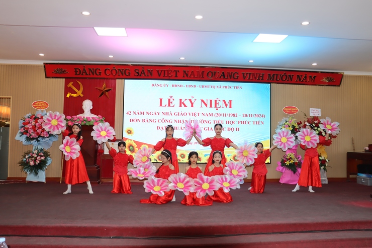 Xã Phúc Tiến tổ chức kỷ niệm 42 năm ngày Nhà giáo Việt Nam và đón Bằng công nhận trường Tiểu học đạt chuẩn Quốc gia mức độ 2.- Ảnh 5.