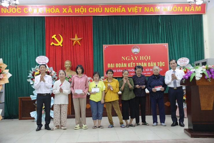Đồng chí Trần Văn Nghĩa – Phó Bí thư Thường trực Huyện uỷ, Chủ tịch HĐND huyện dự ngày hội Đại đoàn kết thôn Dậu 1 xã Di Trạch- Ảnh 8.