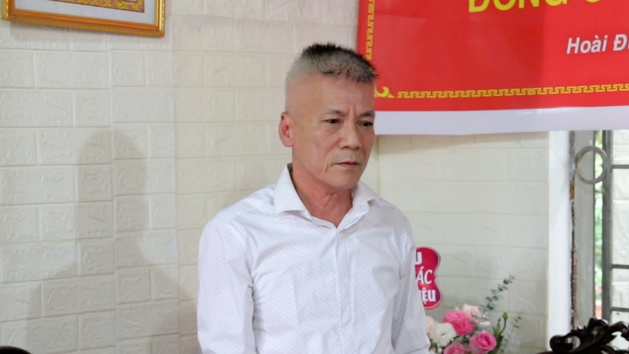 Đồng chí Nguyễn Trúc Anh-TUV, Bí thư Huyện ủy trao Huy hiệu Đảng cho đảng viên 75 năm tuổi Đảng tại xã Kim Chung- Ảnh 4.