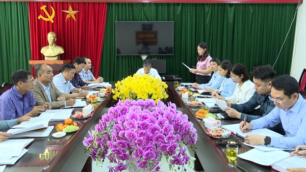Đoàn giám sát HĐND huyện tổ chức giám sát kết quả thực hiện nhiệm vụ kinh tế xã hội, quốc phòng an ninh năm 2024; phương hướng nhiệm vụ năm 2025 tại xã Đông La- Ảnh 1.