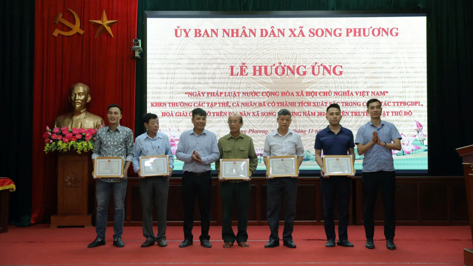 Xã Song Phương tổ chức Lễ Mít tinh hưởng ứng "Ngày pháp luật Nước Cộng hòa Xã hội Chủ nghĩa Việt Nam".- Ảnh 5.