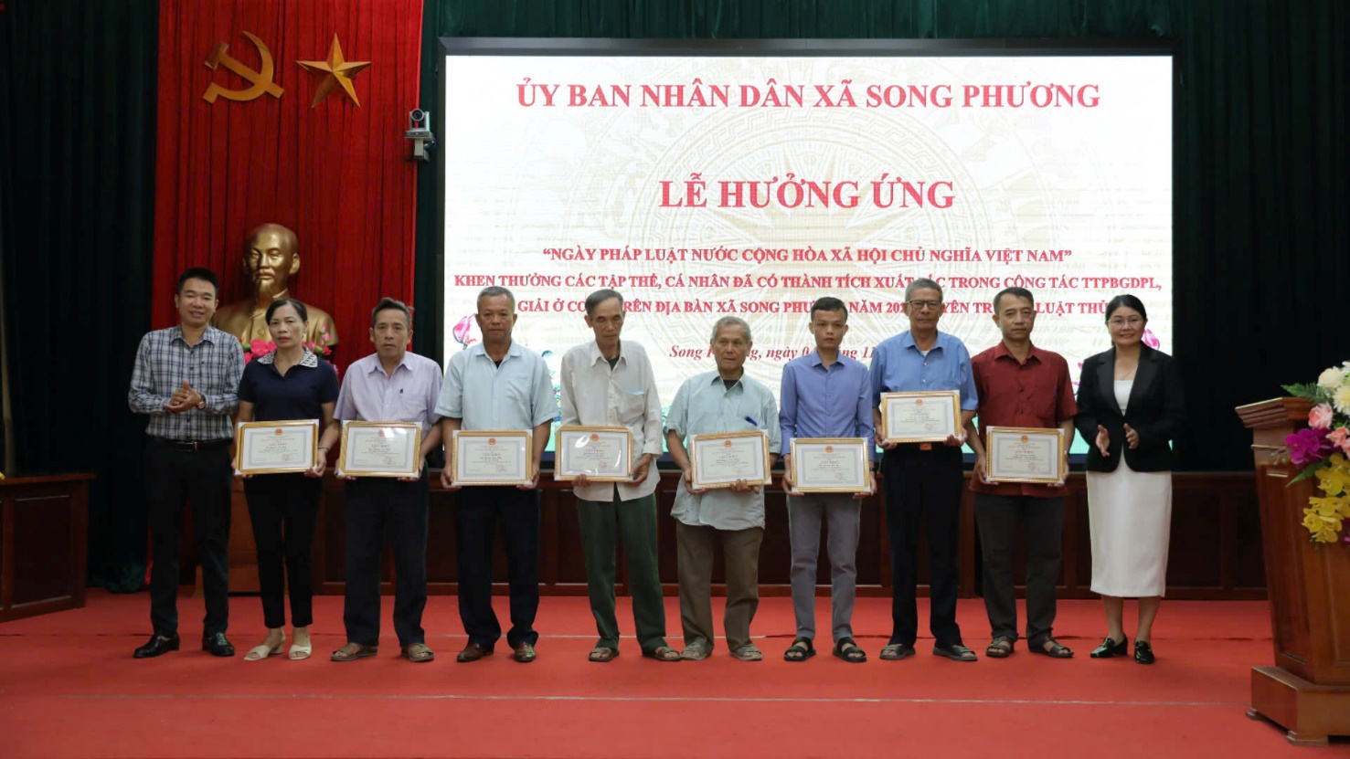 Xã Song Phương tổ chức Lễ Mít tinh hưởng ứng "Ngày pháp luật Nước Cộng hòa Xã hội Chủ nghĩa Việt Nam".- Ảnh 6.