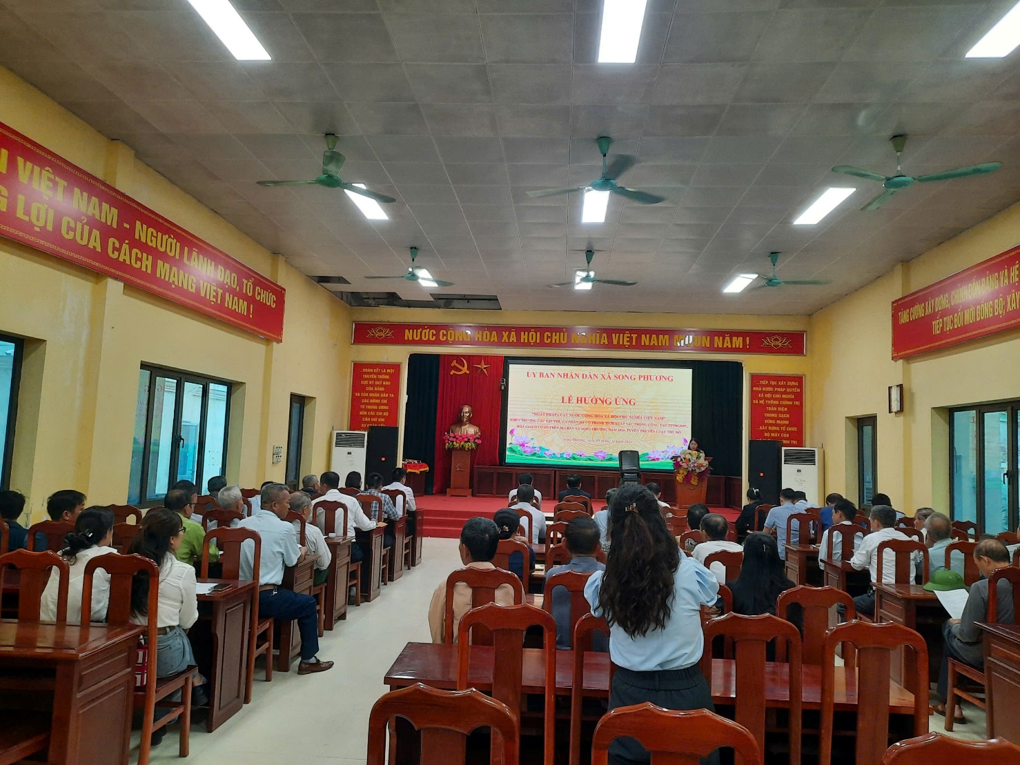 Xã Song Phương tổ chức Lễ Mít tinh hưởng ứng "Ngày pháp luật Nước Cộng hòa Xã hội Chủ nghĩa Việt Nam".- Ảnh 9.