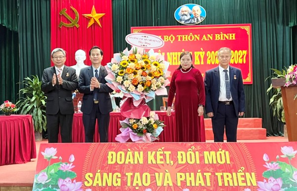 Đảng ủy xã An Khánh chỉ đạo chi bộ thôn An Bình đại hội điểm nhiệm kỳ 2024 - 2027- Ảnh 1.