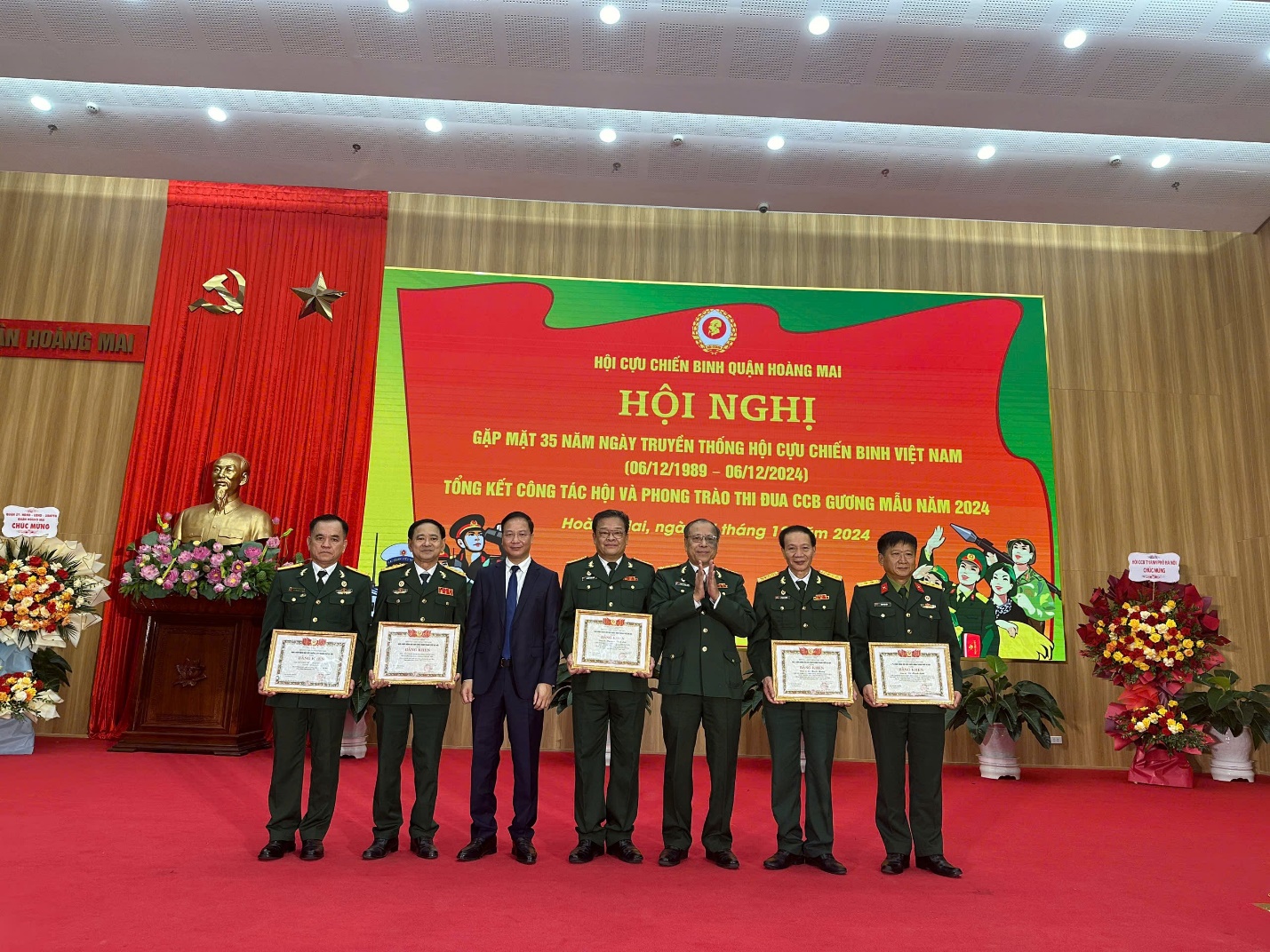 Hội Cựu chiến binh (CCB) quận Hoàng Mai tổ chức Hội nghị gặp mặt 35 năm ngày truyền thống Hội CCB Việt Nam (06/12/1989 – 06/12/2024), tổng kết công tác Hội và phong trào thi đua "Cựu chiến binh gương mẫu"năm 2024.- Ảnh 3.