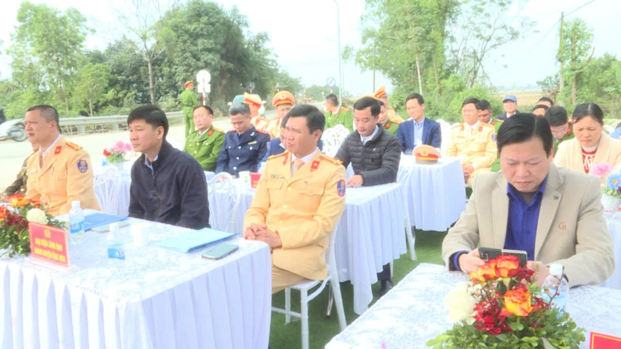 ỨNG HOÀ RA MẮT NGÃ TƯ AN TOÀN GIAO THÔNG- Ảnh 2.