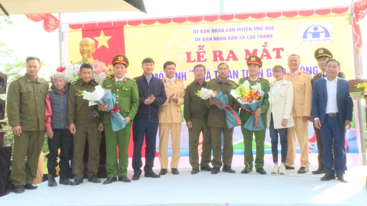 ỨNG HOÀ RA MẮT NGÃ TƯ AN TOÀN GIAO THÔNG- Ảnh 3.