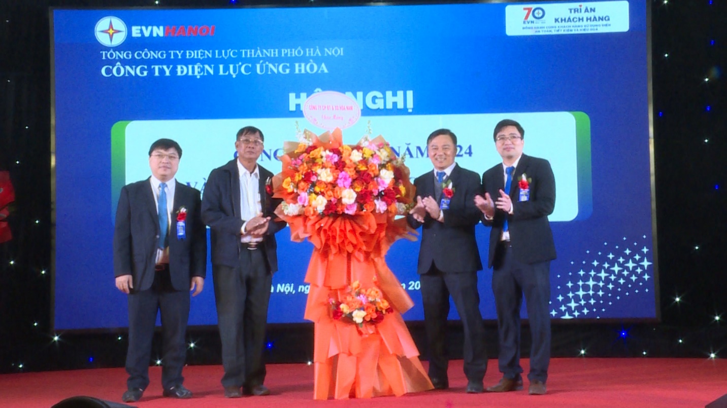 Công ty Điện lực Ứng Hoà tri ân khách hàng và triển khai kế hoạch cung ứng điện năm 2025- Ảnh 2.