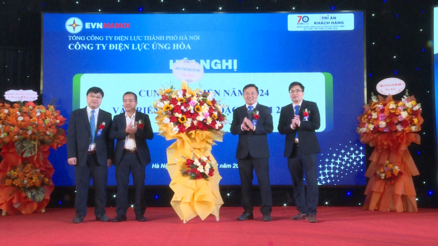 Công ty Điện lực Ứng Hoà tri ân khách hàng và triển khai kế hoạch cung ứng điện năm 2025- Ảnh 4.