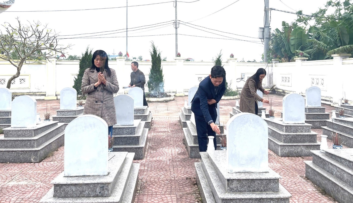 C:\Users\Admin\Desktop\HUYỆN ỦY - UBND HUYỆN\MỚI\Ngày hội QP xã Trung Tú 2.jpg