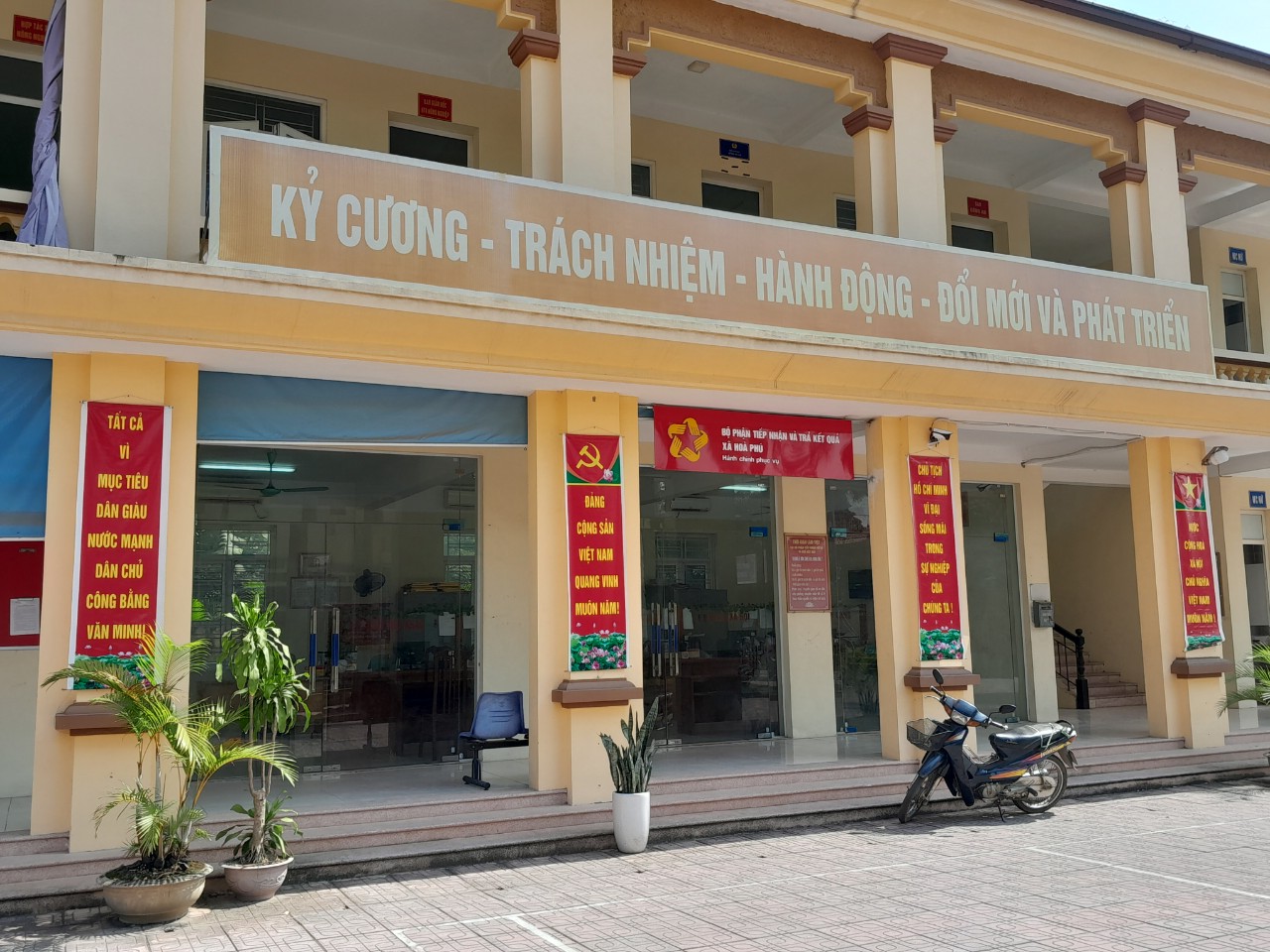 C:\Users\admin\Desktop\TL kiểm chức TT CCHC\Ahr 1 cửa\61a5466352198547dc085.jpg