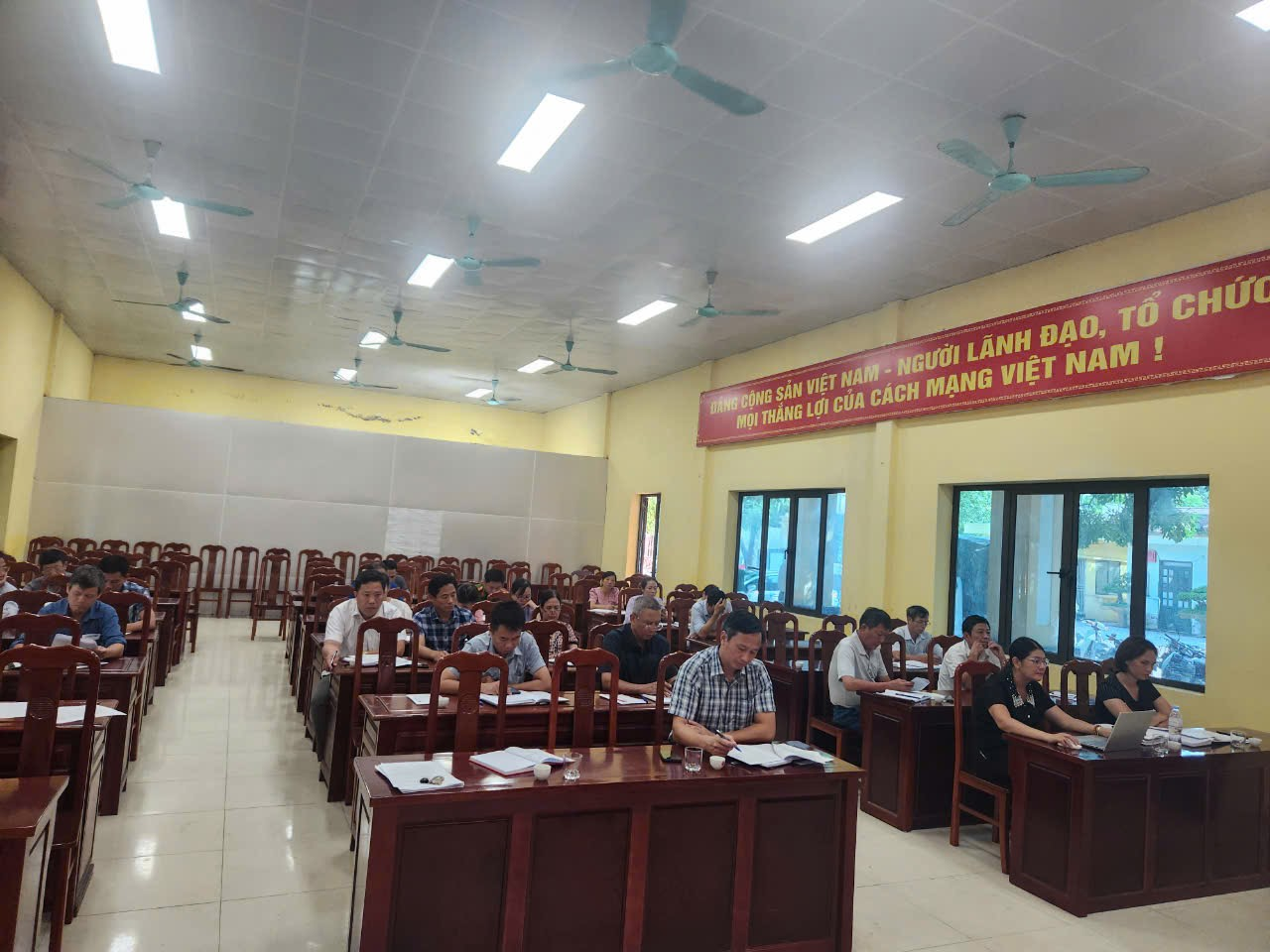 Đảng ủy xã Song Phương triển khai kế hoạch tổ chức Đại hội các chi bộ tiến tới Đại hội Đảng bộ xã nhiệm kỳ 2025-2030.- Ảnh 2.