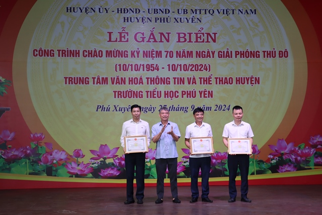 Phú Xuyên: Gắn biển 2 công trình chào mừng 70 năm Ngày Giải phóng Thủ đô- Ảnh 4.