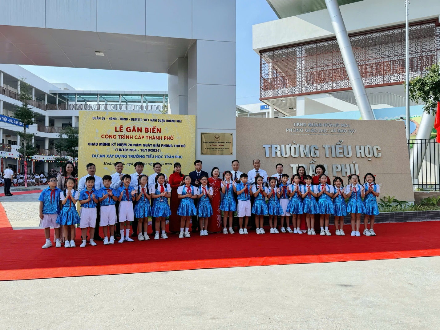 Quận Hoàng Mai tổ chức Lễ gắn biển công trình cấp thành phố chào mừng 70 năm Ngày Giải phóng Thủ đô (10/10/1954 - 10/10/2024) đối với dự án xây dựng Trường Tiểu học Trần Phú và dự án xây dựng Trường Mầm nonTrần Phú.- Ảnh 4.