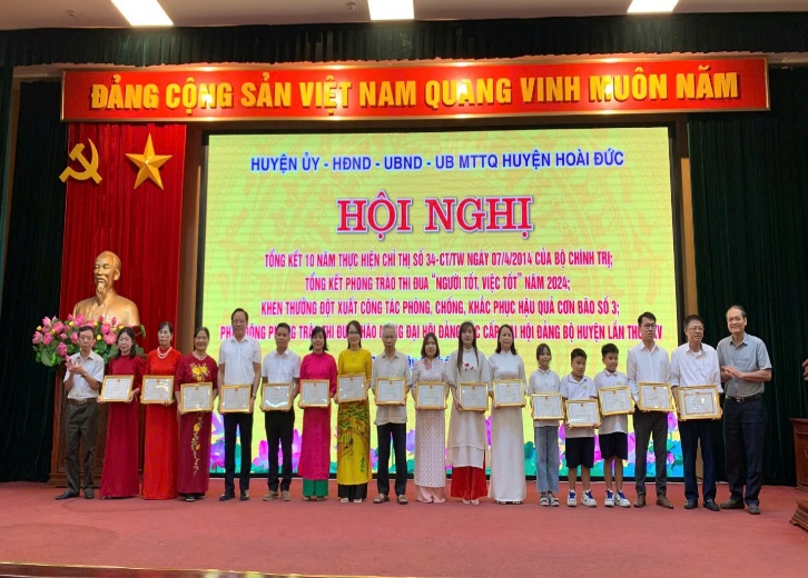 Hoài Đức tổng kết 10 năm thực hiện Chỉ thị số 34-CT/TW ngày 07/4/2014 của Bộ Chính trị; phong trào thi đua NTVT năm 2024; phát động thi đua chào mừng Đại hội Đảng các cấp, Đại hội Đảng bộ huyện lần thứ XXV, nhiệm kỳ 2025-2030- Ảnh 4.