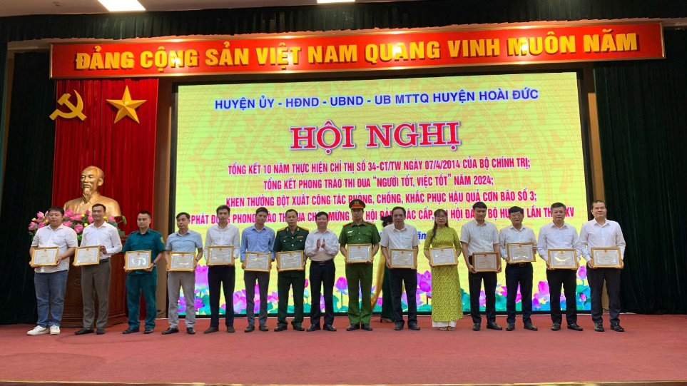 Hoài Đức tổng kết 10 năm thực hiện Chỉ thị số 34-CT/TW ngày 07/4/2014 của Bộ Chính trị; phong trào thi đua NTVT năm 2024; phát động thi đua chào mừng Đại hội Đảng các cấp, Đại hội Đảng bộ huyện lần thứ XXV, nhiệm kỳ 2025-2030- Ảnh 5.