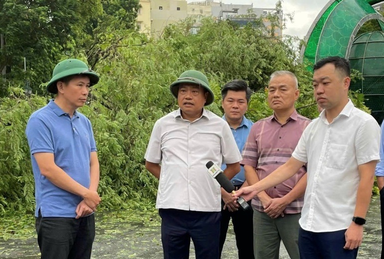 Chủ tịch UBND TP Hà Nội kiểm tra công tác khắc phục hậu quả sau bão số 3- Ảnh 3.