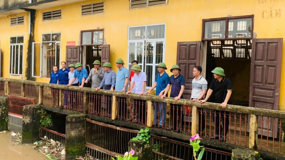 Chủ tịch HĐND TP Hà Nội thị sát công tác khắc phục hậu quả bão số 3- Ảnh 2.