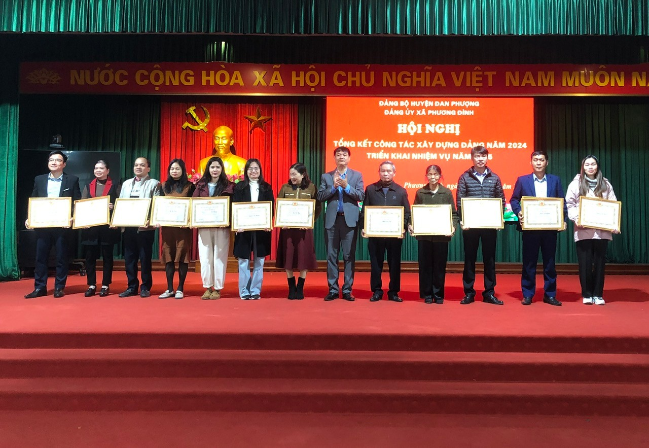 Đảng ủy xã Phương Đình tổ chức hội nghị tổng kết công tác xây dựng Đảng năm 2024; triển khai nhiệm vụ năm 2025.- Ảnh 3.